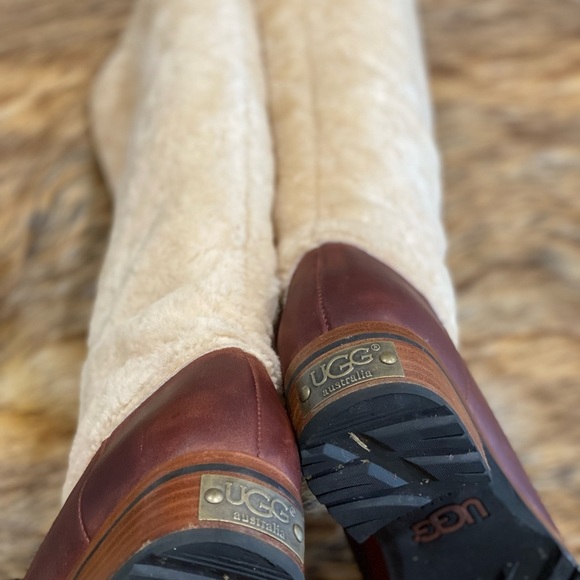 UGG TALL EXPOSED SHERPA - Picture 6 of 11